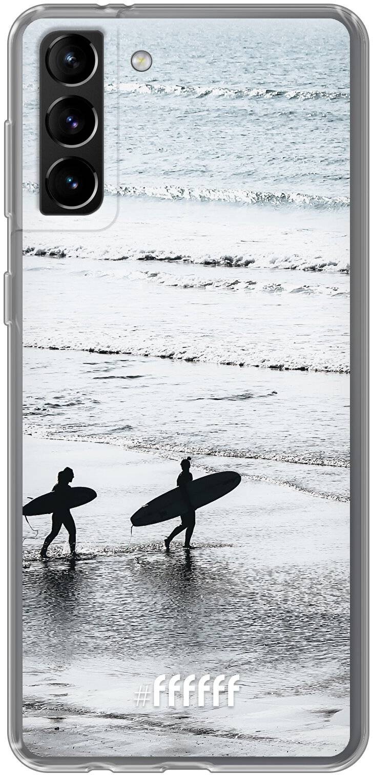 Surfing Galaxy S21 Plus